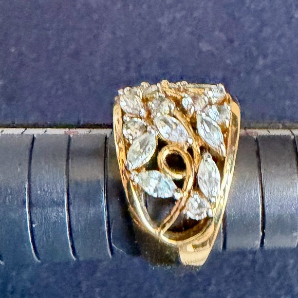 Vintage Gold Tone Rhinestone Floral Statement Ring - Picture 3 of 8